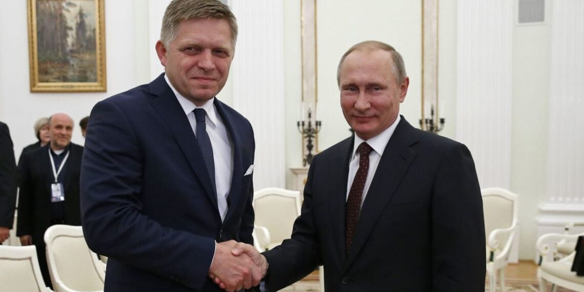 Skandalas Slovakijoje: Fico atsidūrė kaltinimų dėl Ukrainos centre