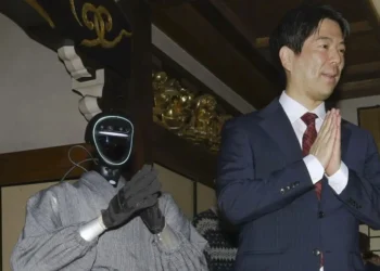 Japonijoje pristatytas neįprastas robotas: humanoidas cituoja budistinius tekstus