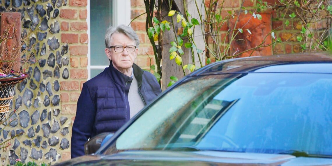 Šokas Londone: buvęs įtakingas britų politikas Peteris Mandelsonas sulaikytas Epsteino tyrime