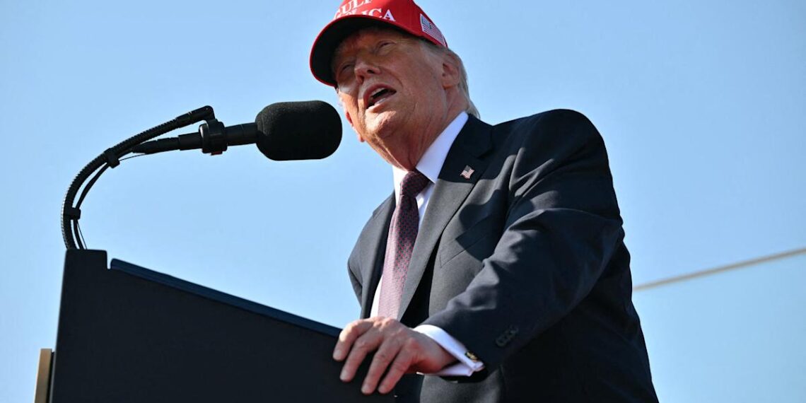 Šokas Vašingtone: Trumpas uždraudė federalinėms agentūroms naudotis „Anthropic“