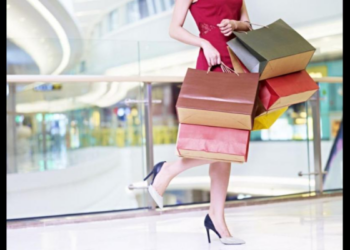 Nusipirkote naujus drabužius? Štai kodėl medikai pataria juos skalbti