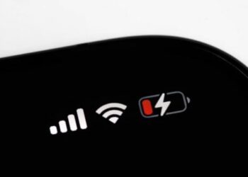 Šokiruojanti „iPhone“ paslaptis: dėl šios paslėptos funkcijos telefonas išsikrauna per pusdienį