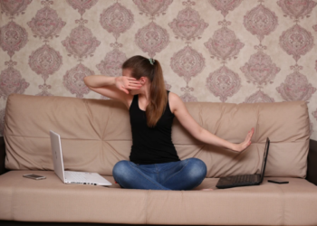 Skaitmeninis atsitraukimas: vis daugiau jaunimo atsisako socialinių tinklų