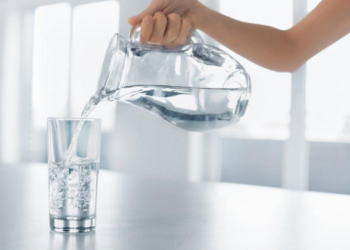 Ar galima maišyti virintą ir nevirintą vandenį? Specialistai paaiškino, kaip yra iš tikrųjų