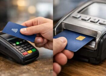 Kortelę priglausti ar įkišti į terminalą? Specialistai atskleidė, kuris būdas saugesnis