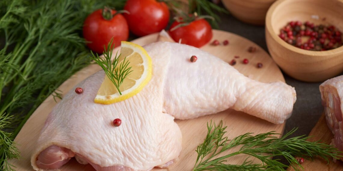 Šokiruojantis atradimas: gydytojai atskleidė, kaip kepti vištieną, kad ji netaptų nuodinga