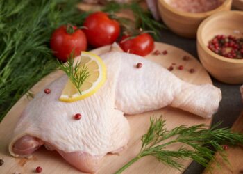 Šokiruojantis atradimas: gydytojai atskleidė, kaip kepti vištieną, kad ji netaptų nuodinga