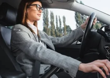 Vasaros spūstys gali „nužudyti“ jūsų automobilį: kaip atpažinti perkaistančią pavarų dėžę