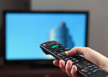 Šokiruojantis atradimas: ilgas televizoriaus žiūrėjimas vakare gali priversti dažniau keltis į tualetą