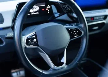 Ar šildomas vairas saugus? Specialistai ragina atkreipti dėmesį