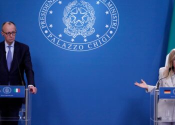 Meloni viešai nesutiko su Merzu – įtampa Europos politikoje