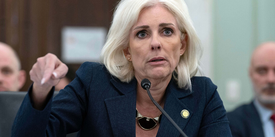 Ekspertai sunerimę: naujas JAV aviacijos įstatymas gali paveikti keleivių saugumą