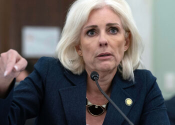 Ekspertai sunerimę: naujas JAV aviacijos įstatymas gali paveikti keleivių saugumą