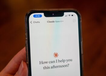 Šokiruojantis posūkis: „Super Bowl“ DI reklama iškėlė Claude į TOP 10 programėlių