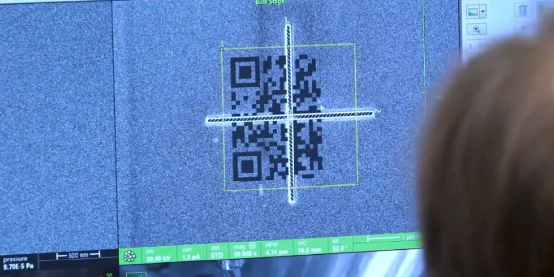 Technologinis proveržis: mikroskopinis QR kodas sutalpino 2 TB duomenų į vieną lapą