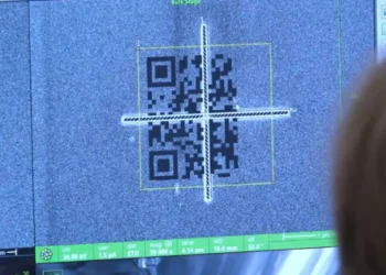 Technologinis proveržis: mikroskopinis QR kodas sutalpino 2 TB duomenų į vieną lapą