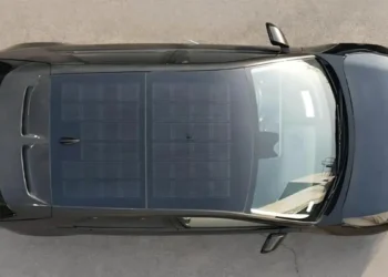 Netikėtas proveržis: „Toyota“ ir „Hyundai“ elektromobiliuose diegia saulės baterijas – žada realias sutaupymo galimybes