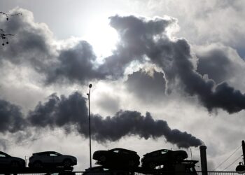 Smūgis Prancūzijos pramonei: per 13 metų dingo trečdalis automobilių sektoriaus darbo vietų