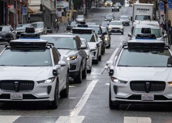 Netikėtas sprendimas Niujorke: stabdoma „Waymo“ robotaksi plėtra