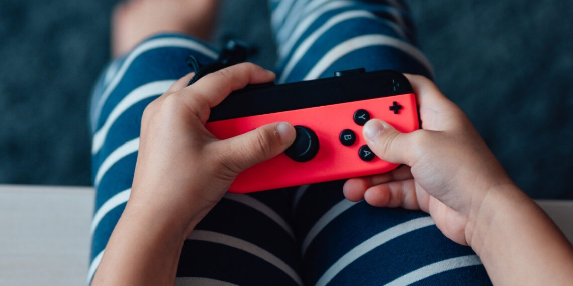 Šokiruojantis tyrimas: kompiuteriniai žaidimai ne bukina, o kelia vaikų IQ – mokslininkai nustėro