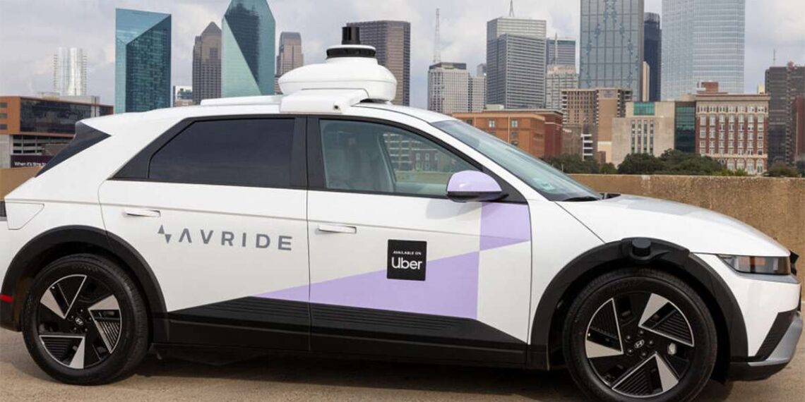 „Uber“ investuoja 100 mln. eurų į robotaksi infrastruktūrą: miestų laukia pokyčiai