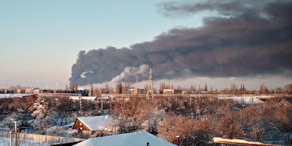 Sprogstantis košmaras Tambove: nuo bėgių nulėkę cisternų sąstatai sukaustė Rusiją