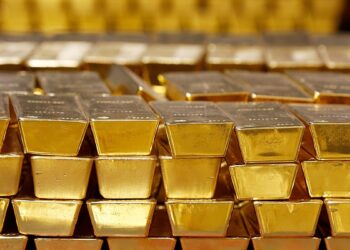 Staigus aukso ir sidabro kainų kritimas supurtė rinkas: ekspertai atskleidė tikrąsias priežastis