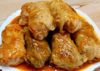 Triukas su šaldikliu: kaip suminkštinti kopūstą balandėliams be virimo