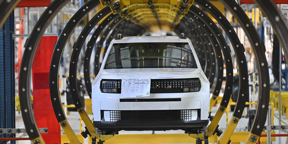 „Stellantis“ ruošiasi sugrįžimui? Vadovas kalba apie milžinišką pelną Šiaurės Amerikoje