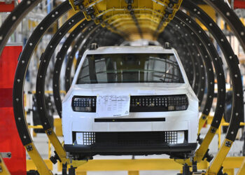 „Stellantis“ ruošiasi sugrįžimui? Vadovas kalba apie milžinišką pelną Šiaurės Amerikoje