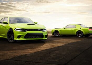 Stulbinantis „Stellantis“ posūkis: ar tai ženklas, kad elektrinių automobilių era baigiasi?