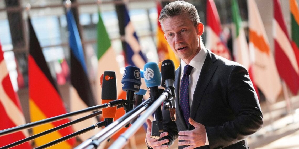 Švedų pareigūnai tiria galimą Rusijos drono sekimą prie Prancūzijos laivyno