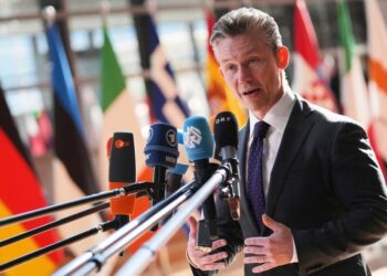 Švedų pareigūnai tiria galimą Rusijos drono sekimą prie Prancūzijos laivyno