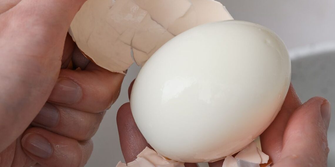 Genialiai paprasta: įdėkite virtus kiaušinius į stiklainį – lukštai nusilups akimirksniu