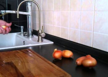 Svogūnai nebevers lieti ašarų: virėjai atskleidė vieną paprastą triuką