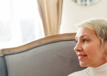 Vienas paprastas namų metodas, kuris per kelias savaites sustiprino plaukus