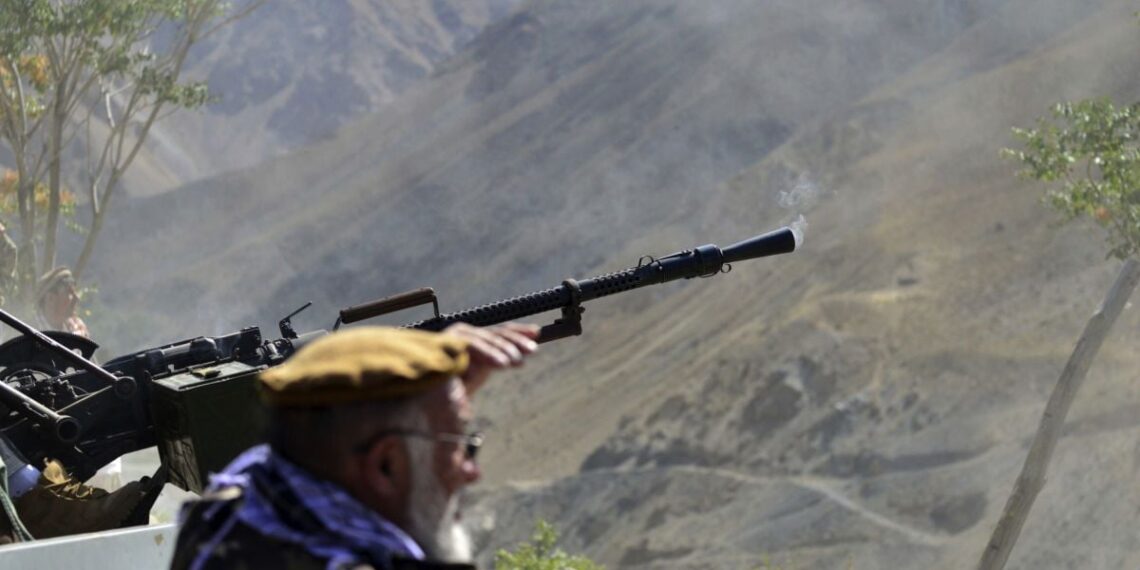 Talibanas pradėjo plataus masto atakas prieš Pakistaną: pranešama apie žuvusius karius