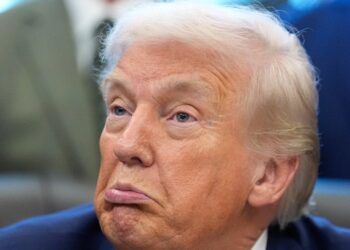 Diplomatinė drama: Trumpas gali sustabdyti milžiniško tilto atidarymą