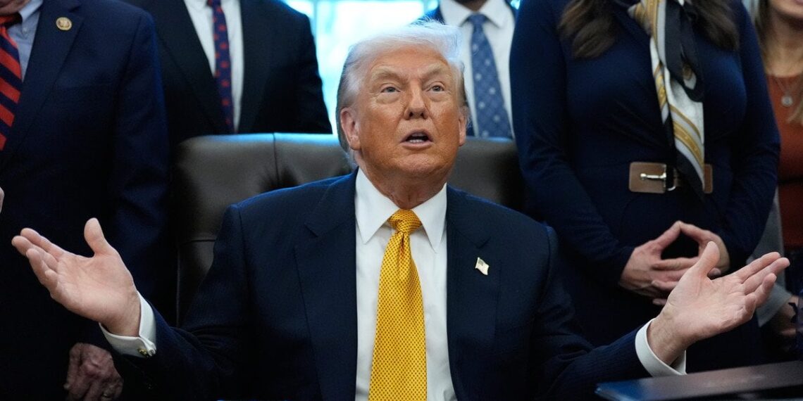 Trumpas paviešino skandalingus pareiškimus apie Obamą ir rinkimus – atsitraukti neketina