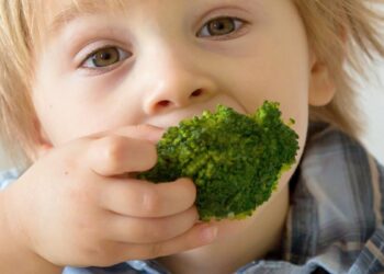 Tėvai nustebę: vienas paprastas triukas padėjo išrankiems vaikams pradėti valgyti viską