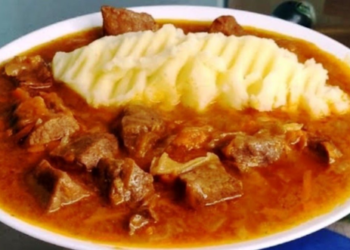 Tirpstanti burnoje mėsa ir sodrus padažas: paprastas receptas primins vaikystės skonius