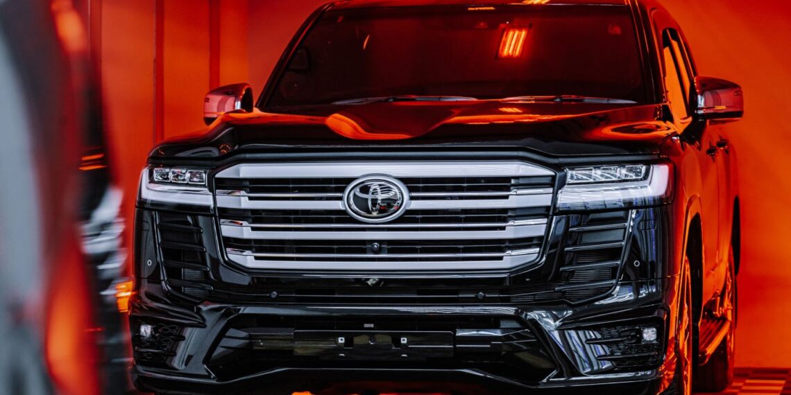 Toyota meta iššūkį elektromobiliams: netikėtas hibridų bumą lems dingstančios EV lengvatos