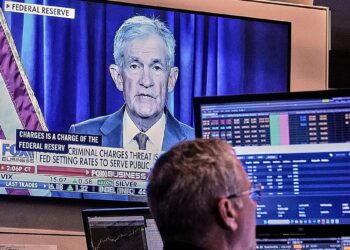 Trampas įsiuto: JAV centrinis bankas ignoravo spaudimą ir nekarpo palūkanų normų