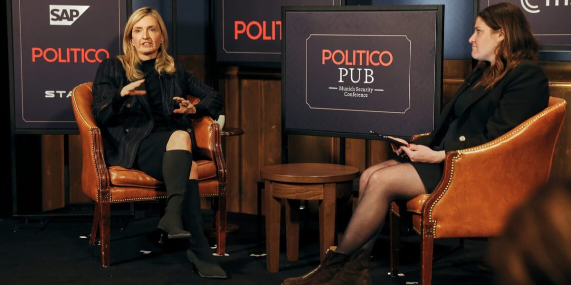 Perspėjimas iš Trumpo aplinkos: finansavimo kranelis gali būti užsuktas