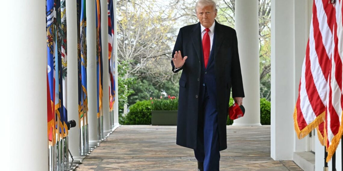 Trumpo muitų planas žlunga: rinkos reaguoja, ES ragina gelbėti prekybos tvarką