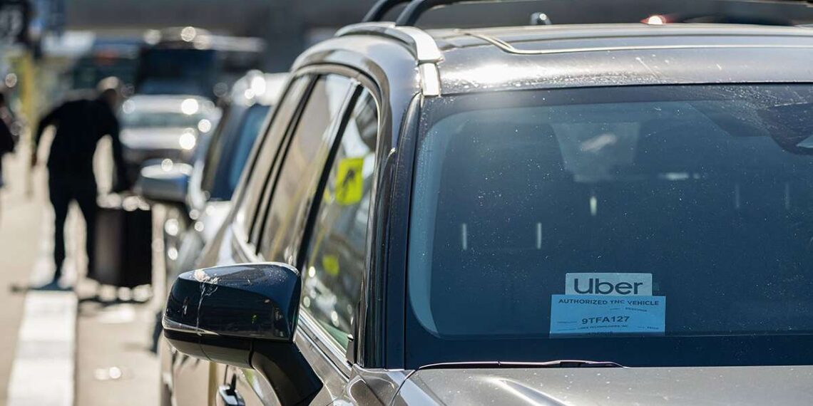 Uber griūva? Savavaldžių automobilių milžinai šturmuoja rinką ir spaudžia gigantą