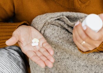 Ukrainoje sprogsta antidepresantų paklausa: kodėl visi meta migdomuosius ir griebiasi tablečių nuo liūdesio