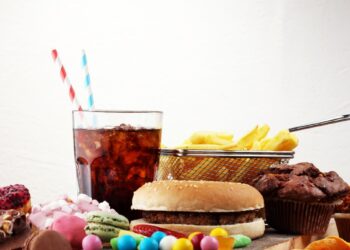 Mokslininkai perspėja: ypač perdirbtas maistas gali sukelti priklausomybę