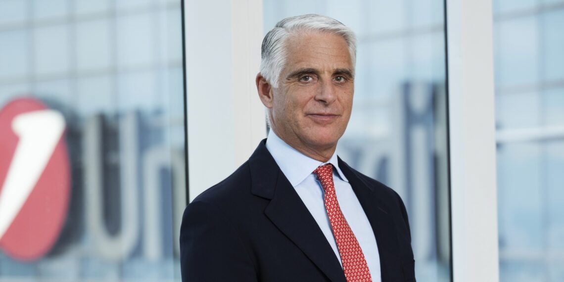 „UniCredit“ žingsnis kelia klausimų: milijardai akcininkams, pažadai klientams