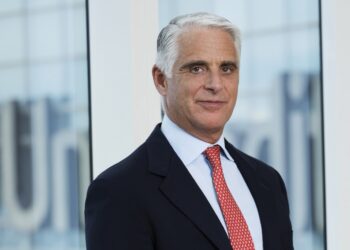 „UniCredit“ žingsnis kelia klausimų: milijardai akcininkams, pažadai klientams